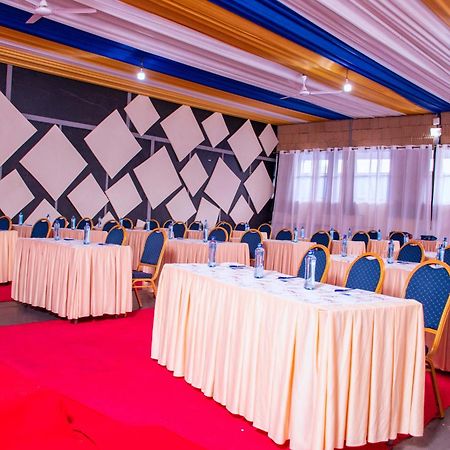 Buraha Zenoni Hotel And Resort Nakuru Ngoại thất bức ảnh