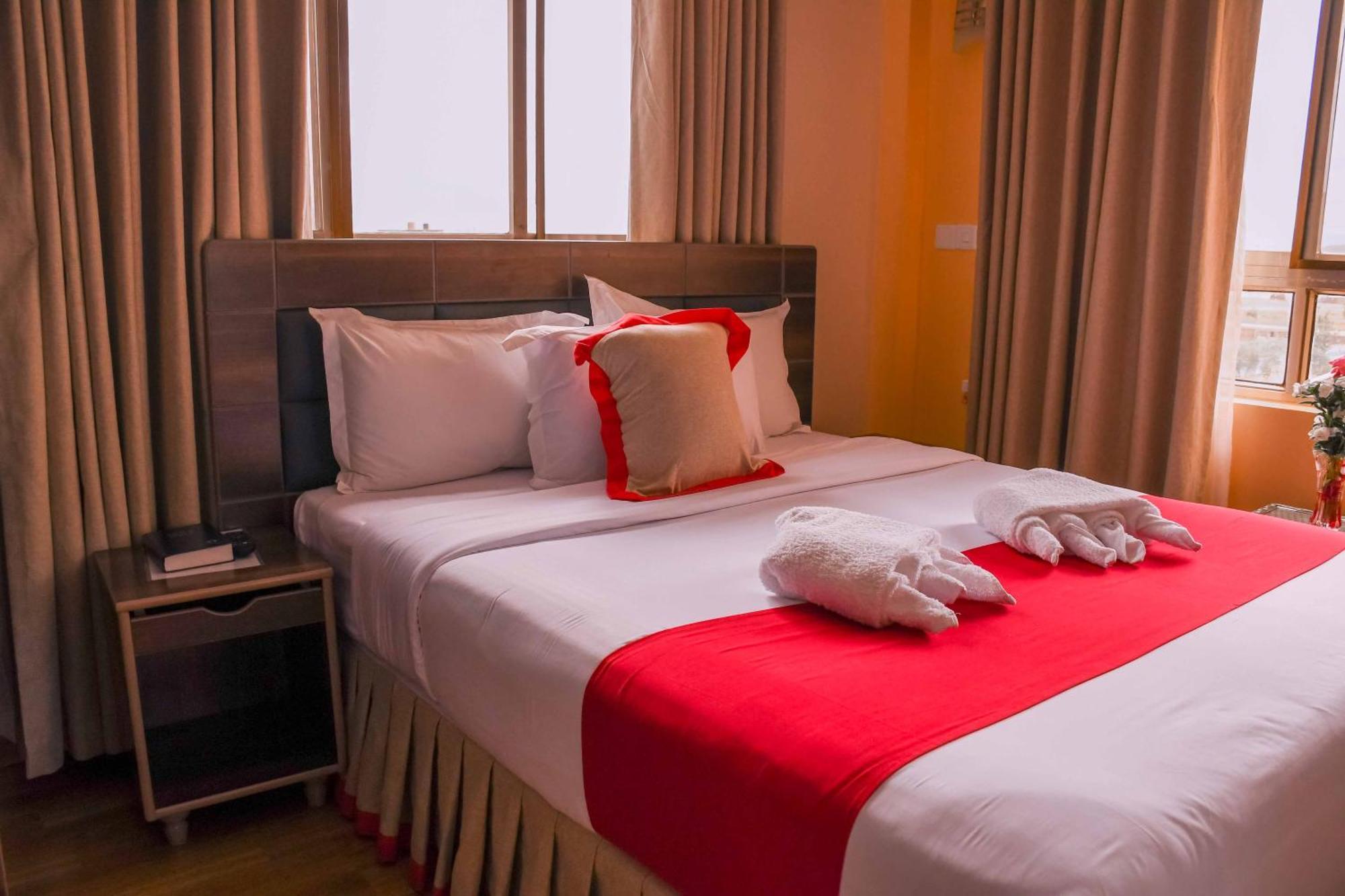 Buraha Zenoni Hotel And Resort Nakuru Ngoại thất bức ảnh