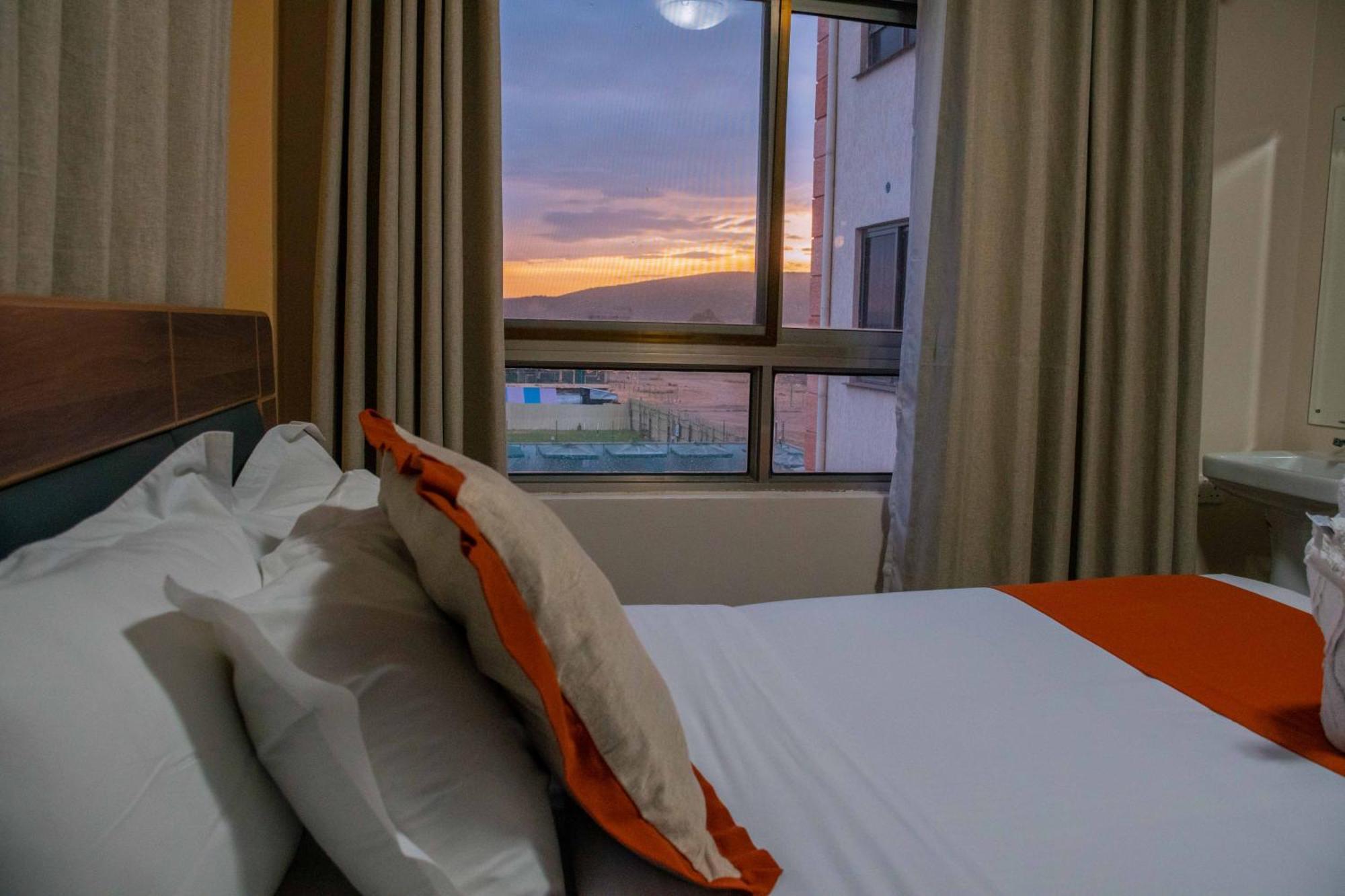 Buraha Zenoni Hotel And Resort Nakuru Ngoại thất bức ảnh