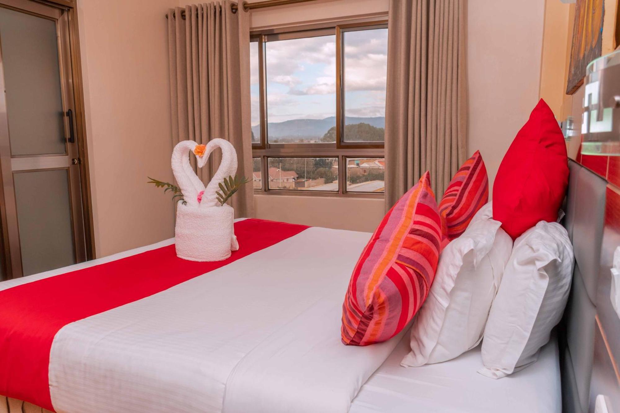 Buraha Zenoni Hotel And Resort Nakuru Ngoại thất bức ảnh