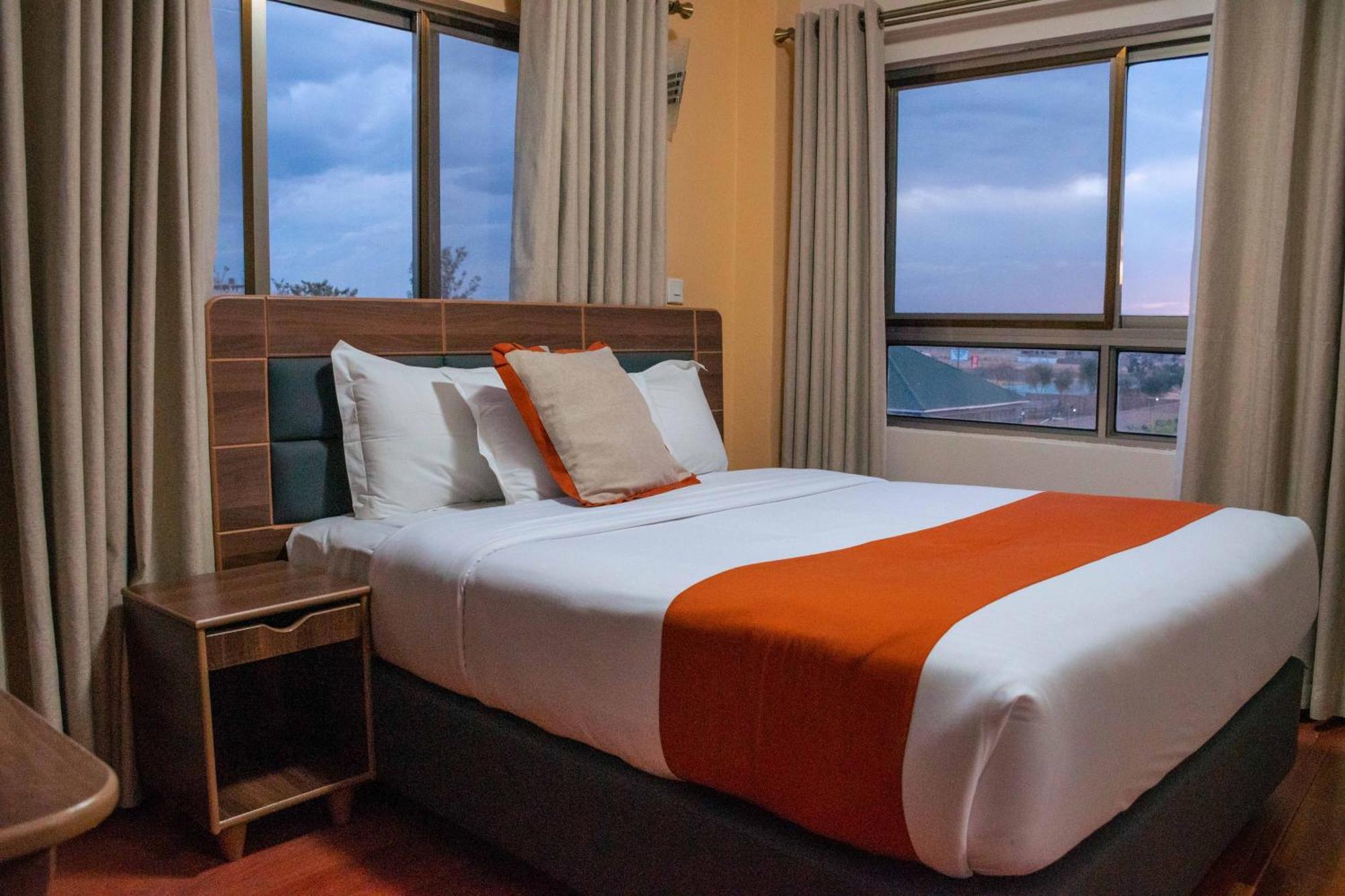 Buraha Zenoni Hotel And Resort Nakuru Ngoại thất bức ảnh
