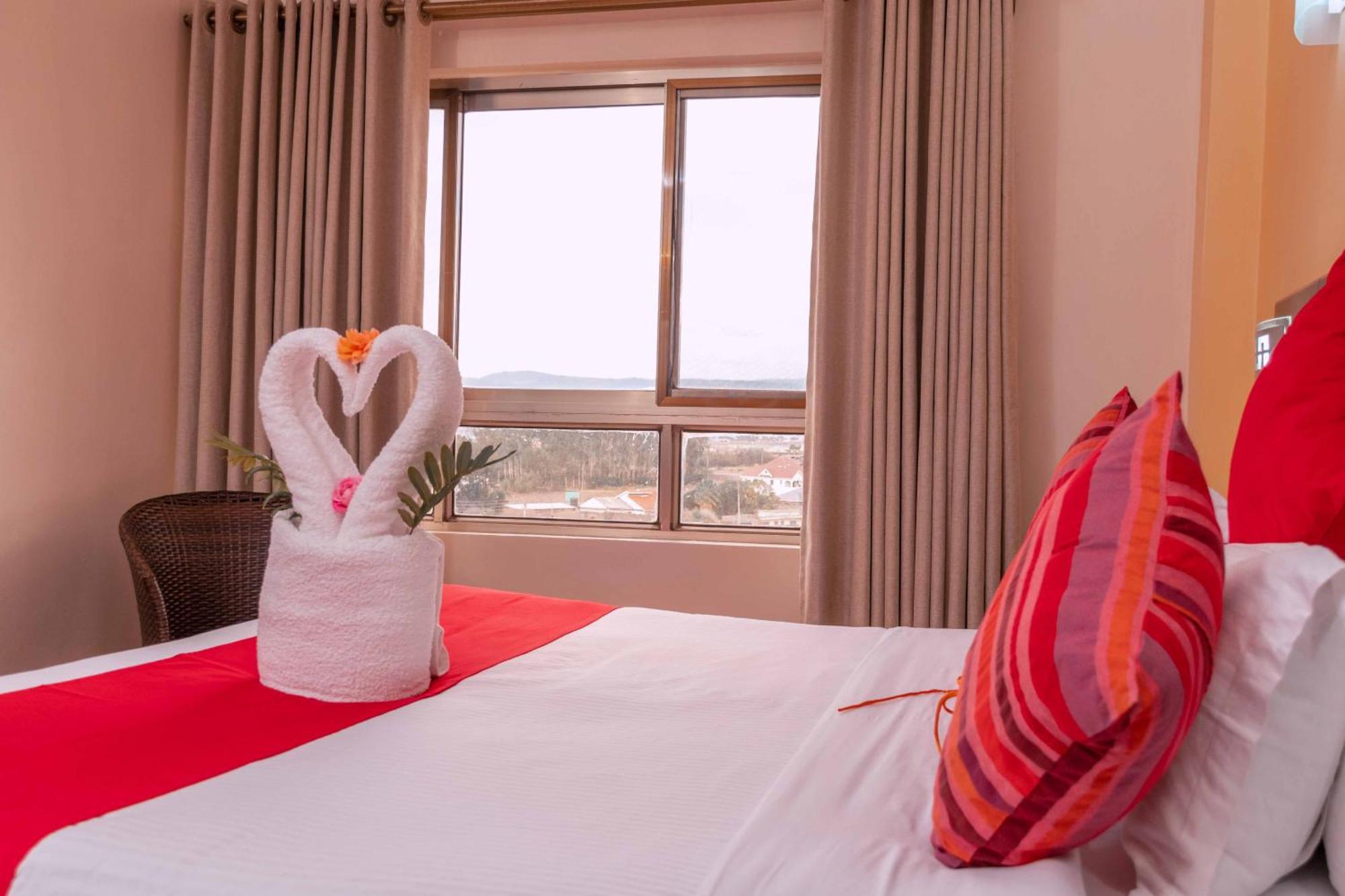 Buraha Zenoni Hotel And Resort Nakuru Ngoại thất bức ảnh