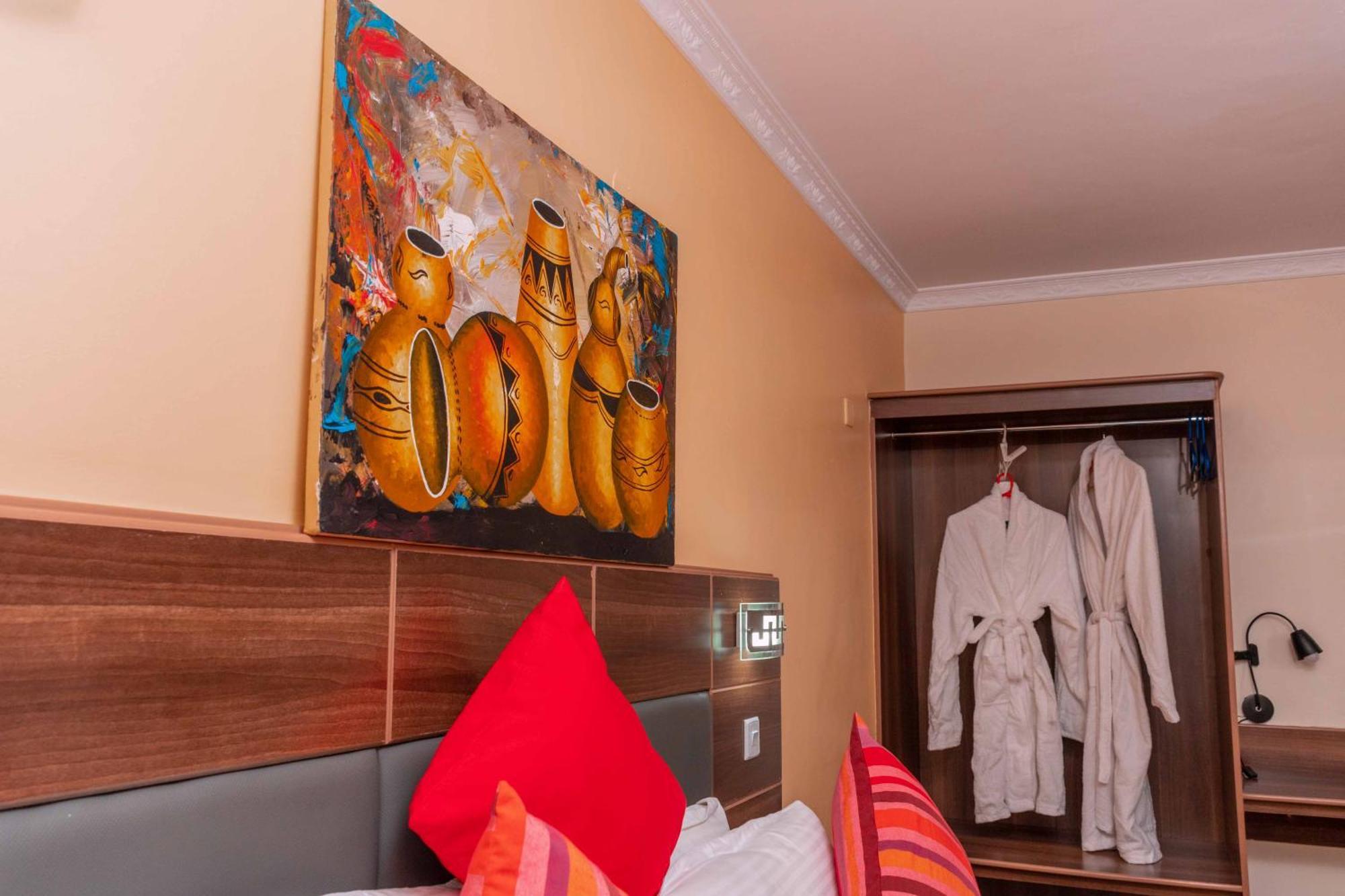 Buraha Zenoni Hotel And Resort Nakuru Ngoại thất bức ảnh