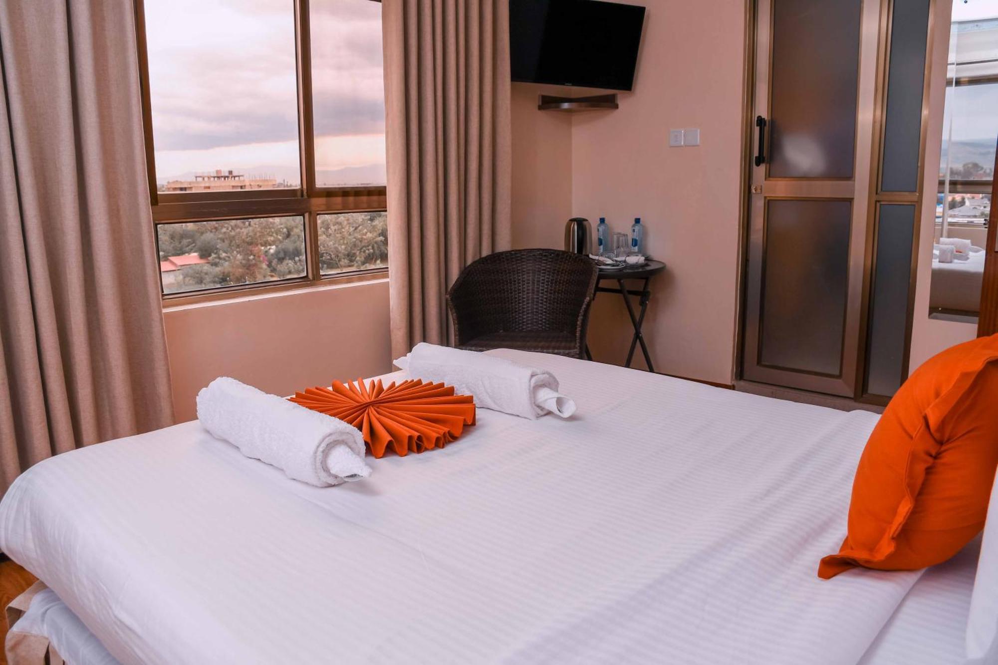 Buraha Zenoni Hotel And Resort Nakuru Ngoại thất bức ảnh