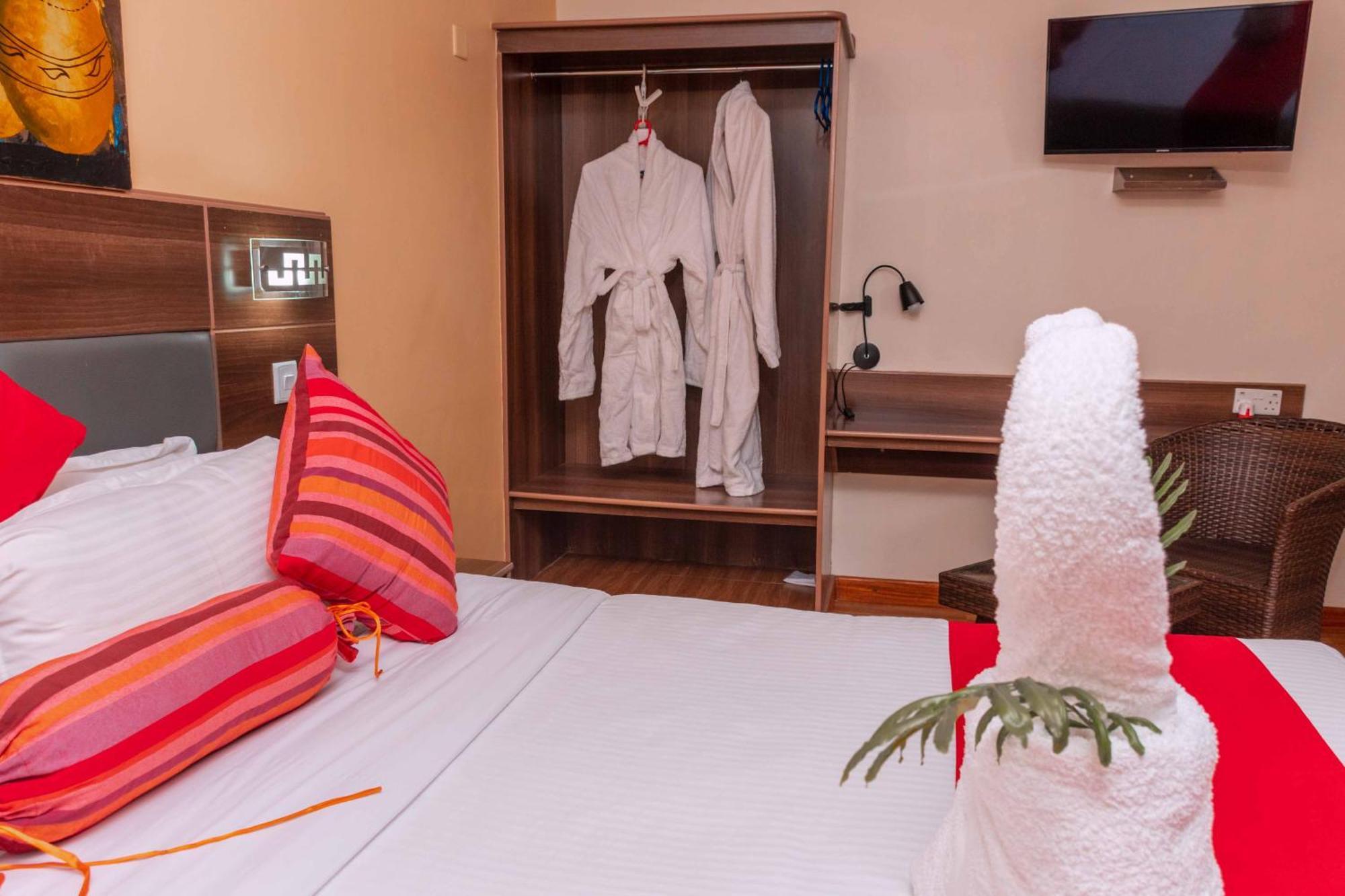 Buraha Zenoni Hotel And Resort Nakuru Ngoại thất bức ảnh