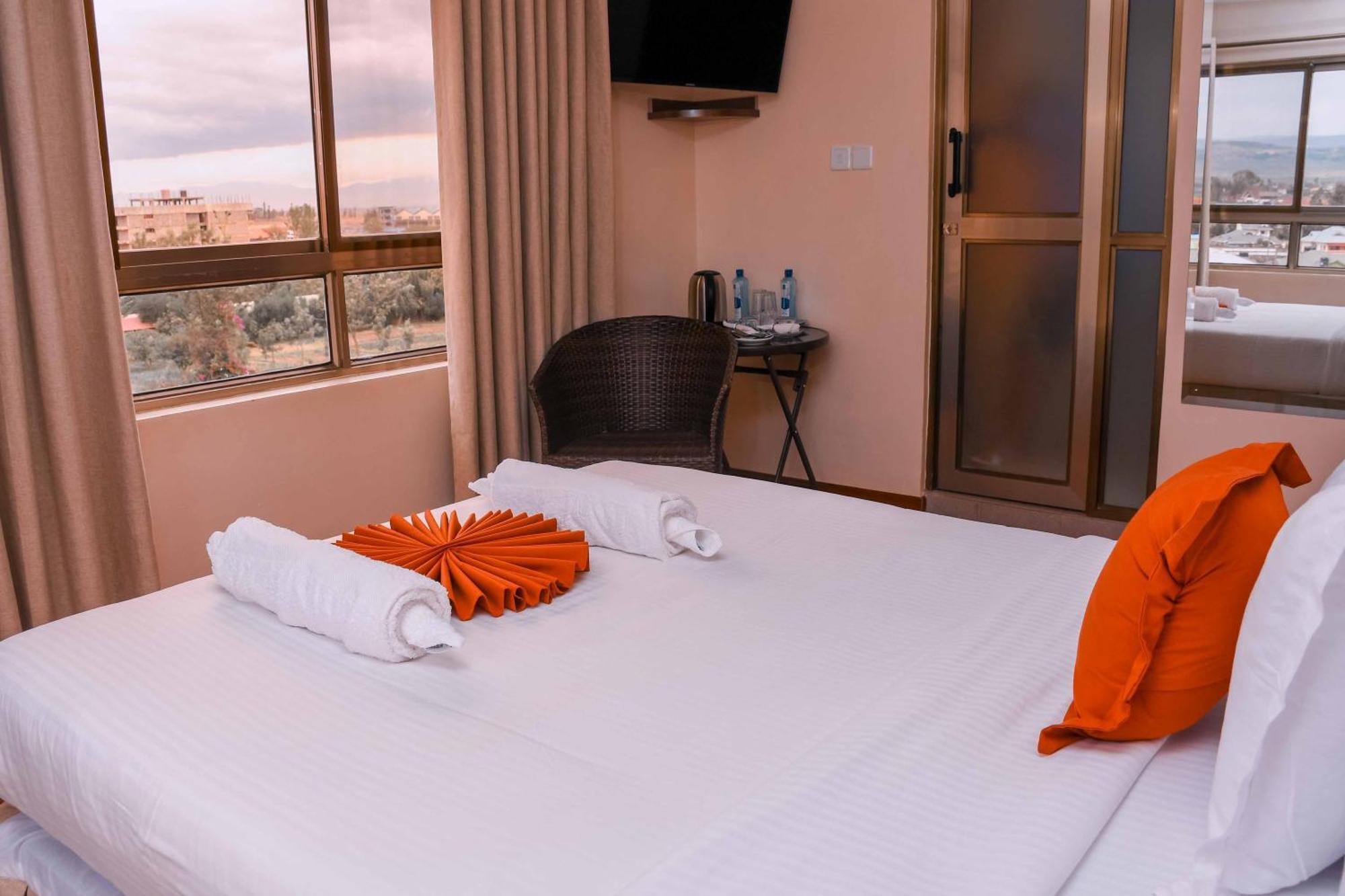 Buraha Zenoni Hotel And Resort Nakuru Ngoại thất bức ảnh