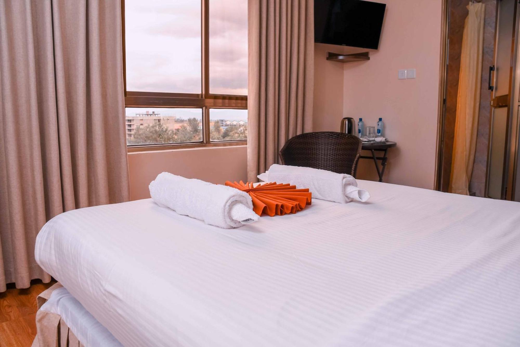 Buraha Zenoni Hotel And Resort Nakuru Ngoại thất bức ảnh