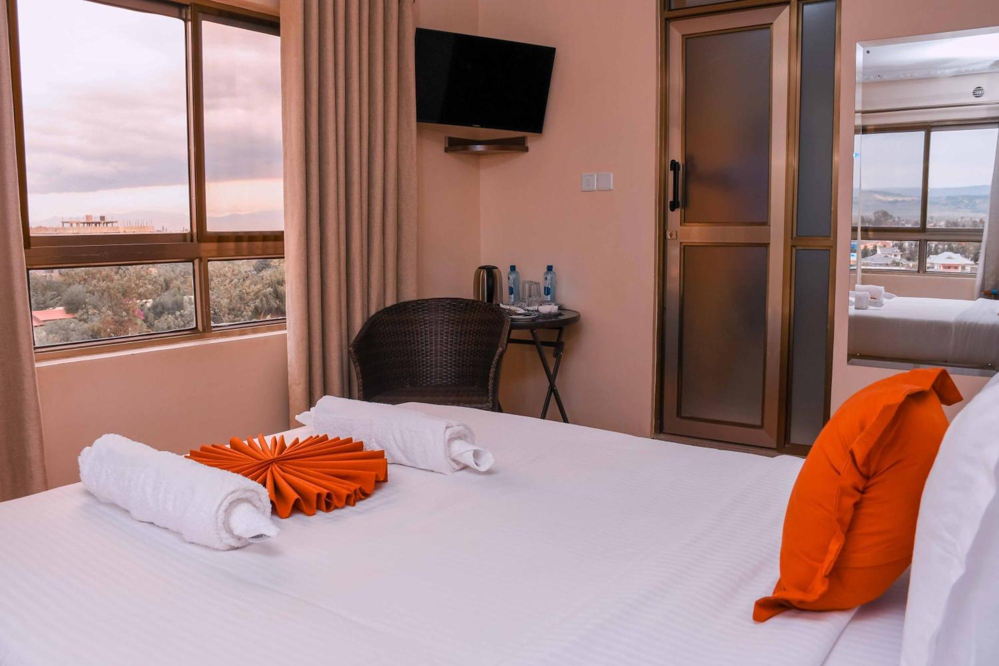 Buraha Zenoni Hotel And Resort Nakuru Ngoại thất bức ảnh