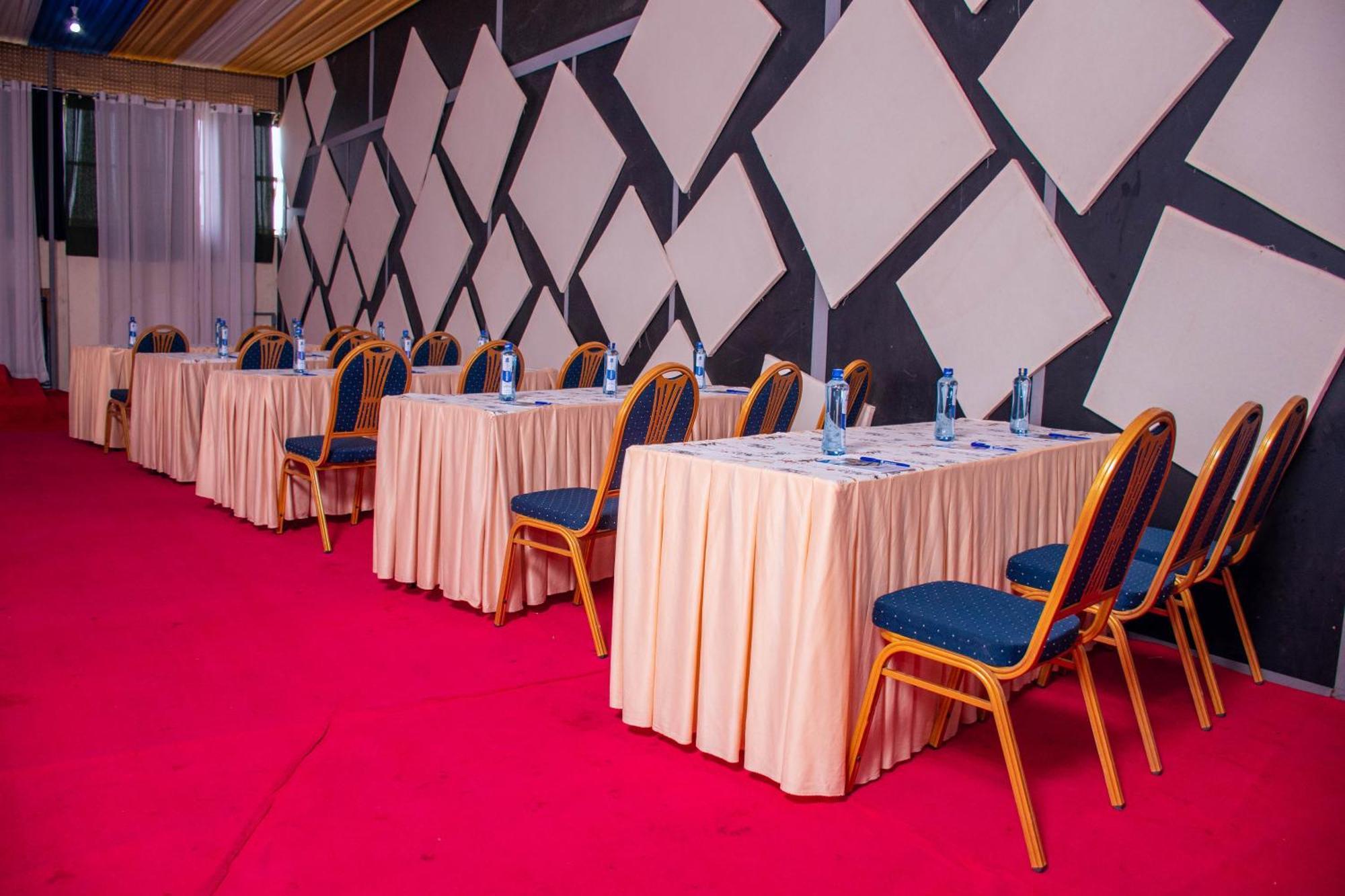 Buraha Zenoni Hotel And Resort Nakuru Ngoại thất bức ảnh